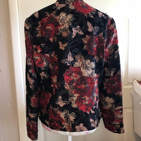 Cynthia Max Vibrant Floral Embroidered Blazer, Size Medium - Picture 8 of 12